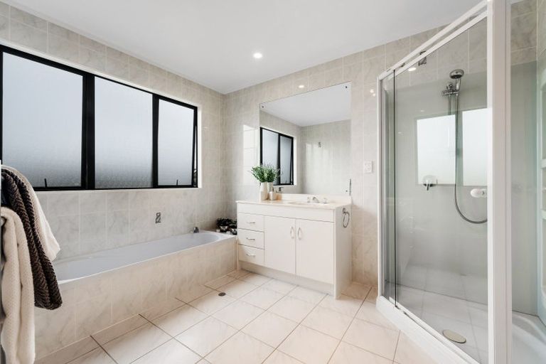 Photo of property in 30 Clifton Road, Whitford, Howick, 2571