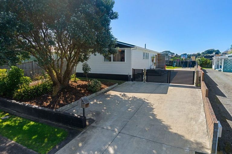 Photo of property in 4 Robert Mckeen Street, Otaki Beach, Otaki, 5512