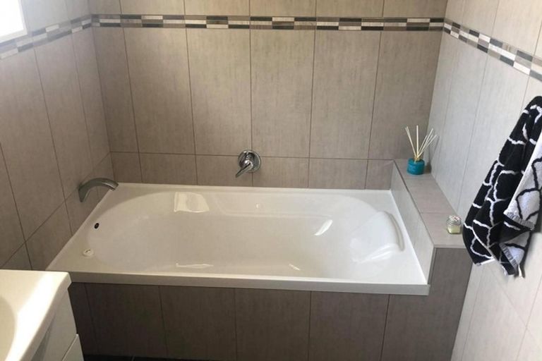 Photo of property in 160 Bartholomew Road, Levin, 5510