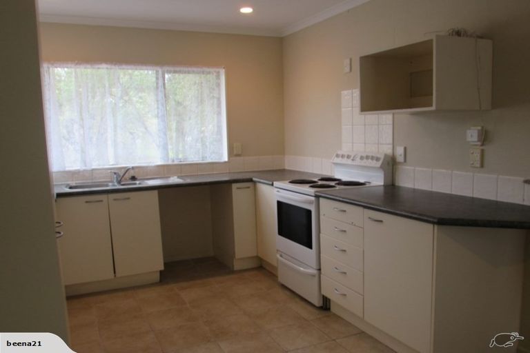 Photo of property in 2 Wheaton Place, Glen Eden, Auckland, 0602