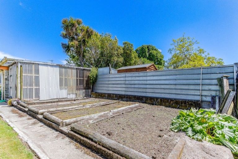 Photo of property in 18 Hunia Street, Marton, 4710