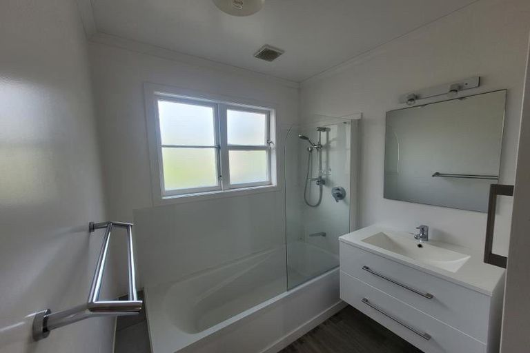 Photo of property in 73 Govett Avenue, Frankleigh Park, New Plymouth, 4310