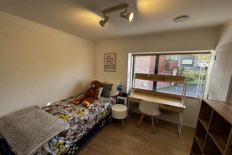 Photo of property in 1/41 Radiata Lane, Chatswood, Auckland, 0626