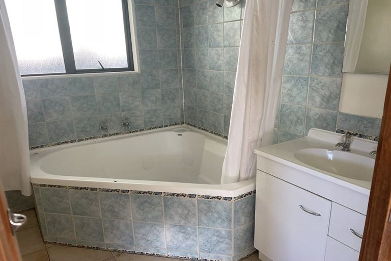 Photo of property in 1/51d Forest Road, Henderson, Auckland, 0612