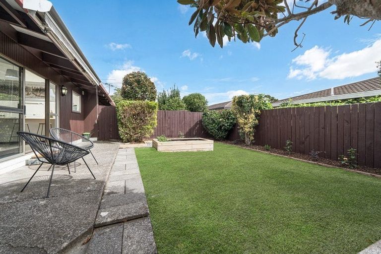 Photo of property in 2/35 Swanson Road, Henderson, Auckland, 0610