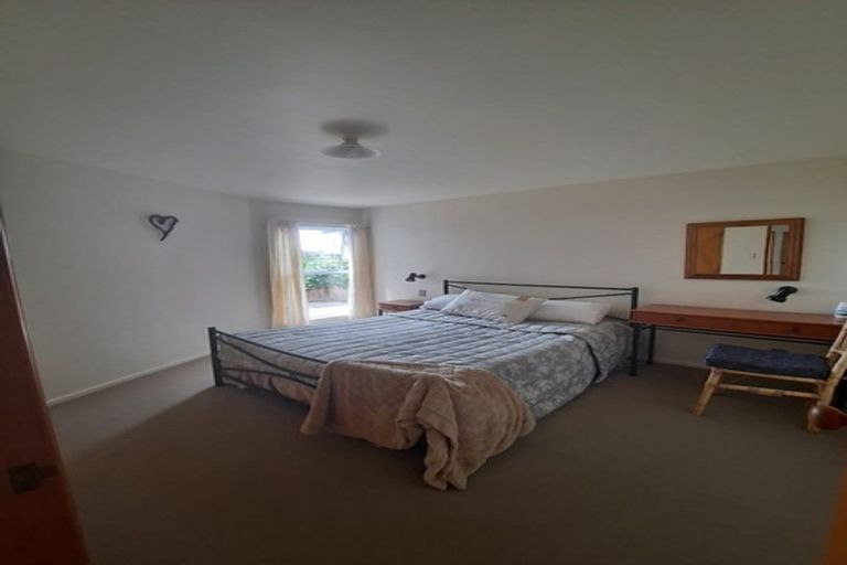 Photo of property in 21 Arden Place, Oakura, 4314