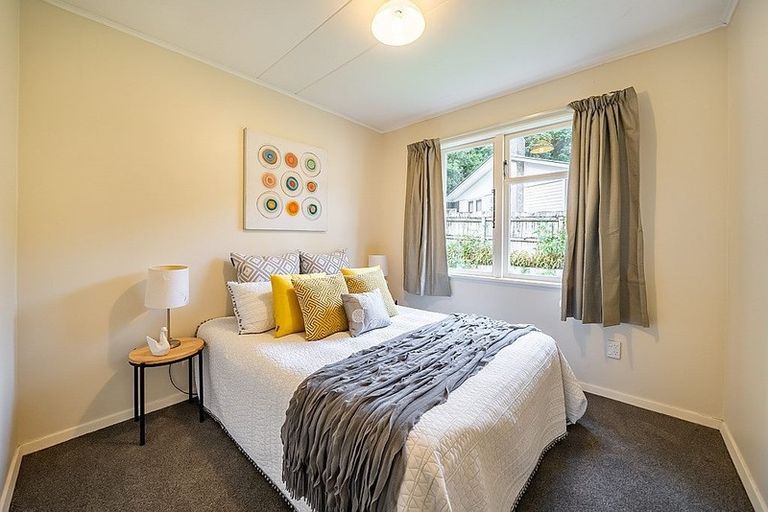 Photo of property in 10 James Grove, Stokes Valley, Lower Hutt, 5019