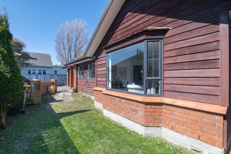 Photo of property in 2/10 Pohutukawa Street, Woburn, Lower Hutt, 5010