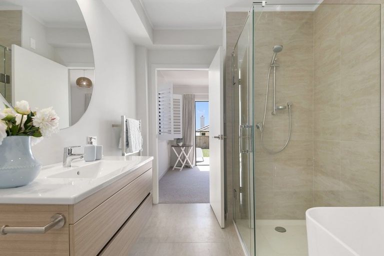 Photo of property in 100 Hamurana Road, Omokoroa, 3114