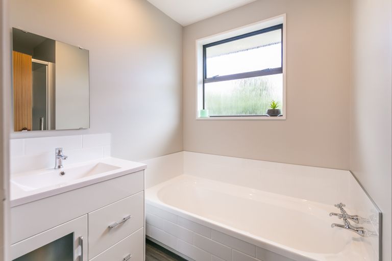 Photo of property in 83 Arcon Drive, Broomfield, Christchurch, 8042