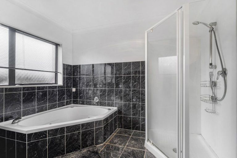 Photo of property in 21 Heaphy Place, Pukehangi, Rotorua, 3015