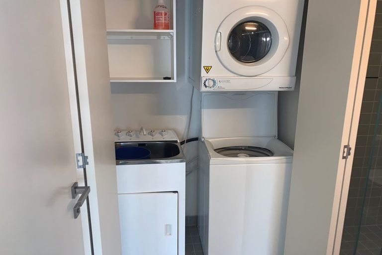 Photo of property in Stratis Apartments At Lighter Quay, 310/83 Halsey Street, Auckland Central, Auckland, 1010