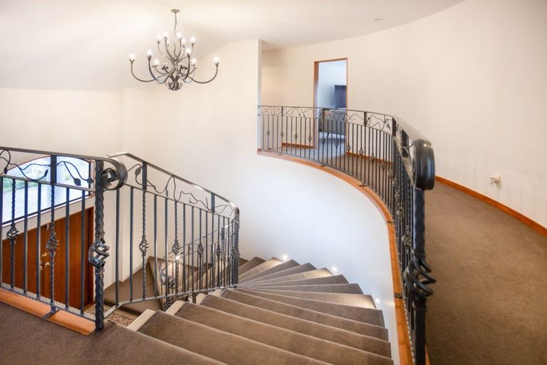 Photo of property in 33 Ruapehu Drive, Fitzherbert, Palmerston North, 4410