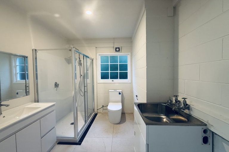 Photo of property in 82 Woodlands Crescent, Browns Bay, Auckland, 0630