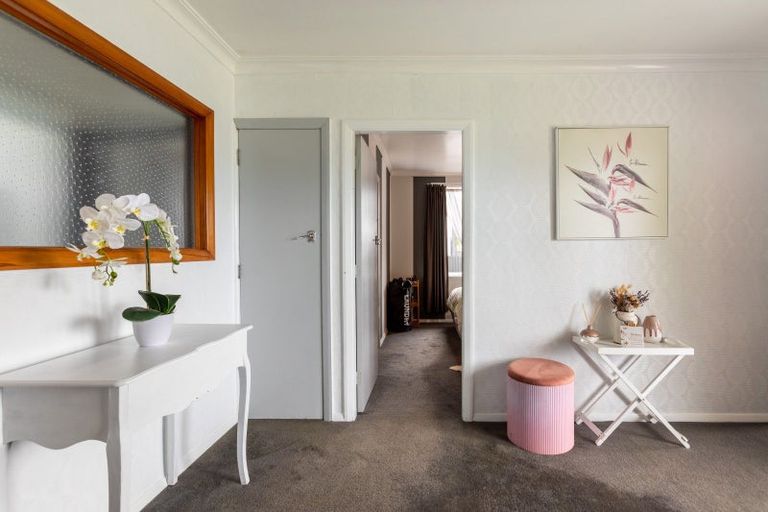 Photo of property in 15 Fox Street, Woodville, 4920