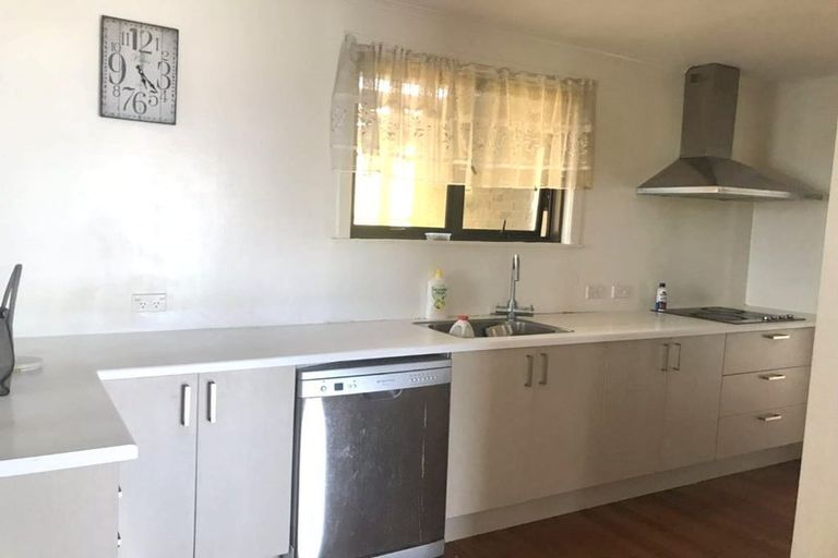 Photo of property in 33 Glenview Road, Glen Eden, Auckland, 0602