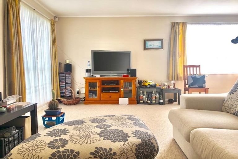 Photo of property in 1/6 Penion Drive, Flat Bush, Auckland, 2023