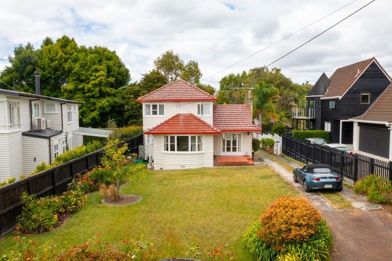 Photo of property in 27 Belle Vue Avenue, Northcote Point, Auckland, 0627