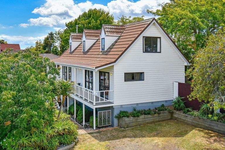 Photo of property in 2 Paulownia Place, Totara Heights, Auckland, 2105