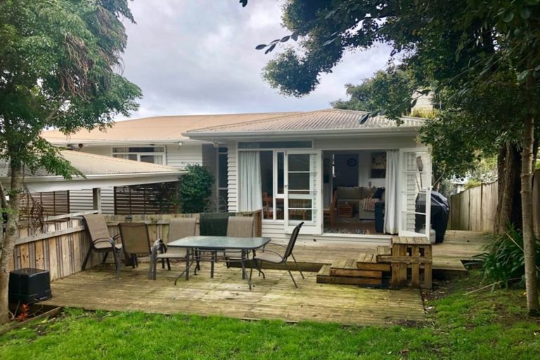 Photo of property in 2/41 Selwyn Crescent, Forrest Hill, Auckland, 0620