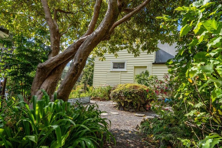 Photo of property in 8 Shadbolts Road, Pigeon Bay, Akaroa, 7583