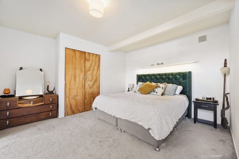 Photo of property in 123 Tauhinu Road, Miramar, Wellington, 6022