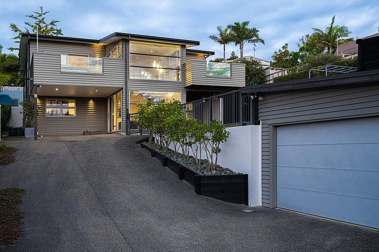 Photo of property in 18 Beulah Avenue, Rothesay Bay, Auckland, 0630