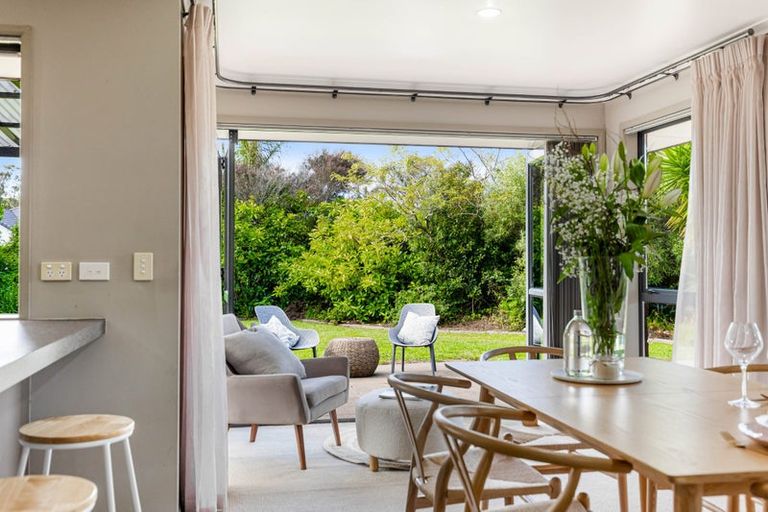 Photo of property in 10 Grassfield Place, Waimauku, 0812