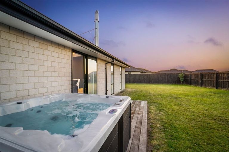 Photo of property in 12 Owen Drive, Darfield, 7510