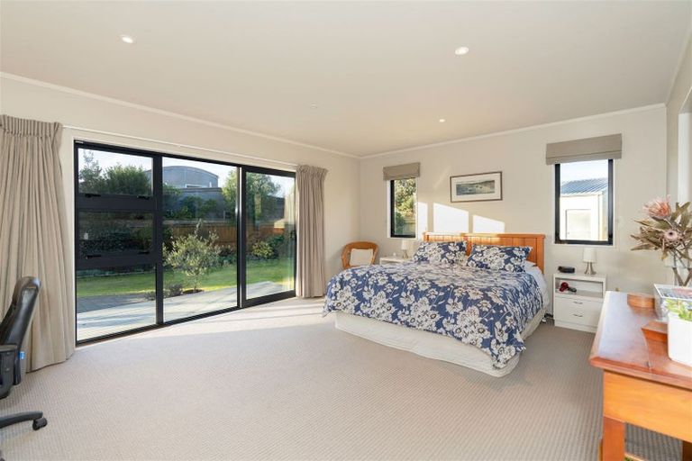 Photo of property in 28 Kent Avenue, Waitarere Beach, Levin, 5510