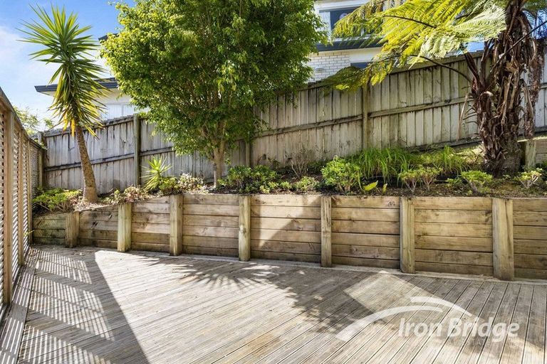Photo of property in 21 Manu Place, Pinehill, Auckland, 0632