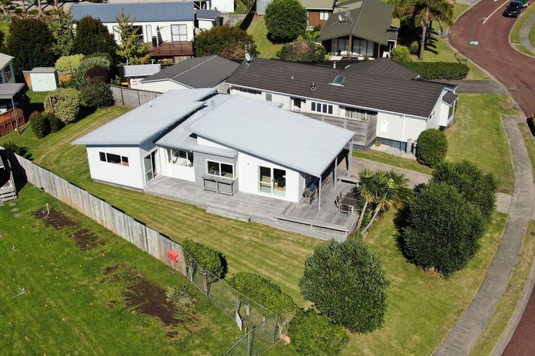 Photo of property in 33 Holland Close, Pauanui, Hikuai, 3579