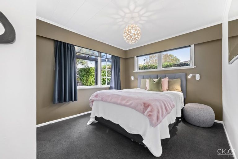 Photo of property in 10 Dowling Grove, Silverstream, Upper Hutt, 5019