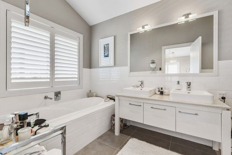 Photo of property in 17 Landmark Terrace, Orewa, 0931