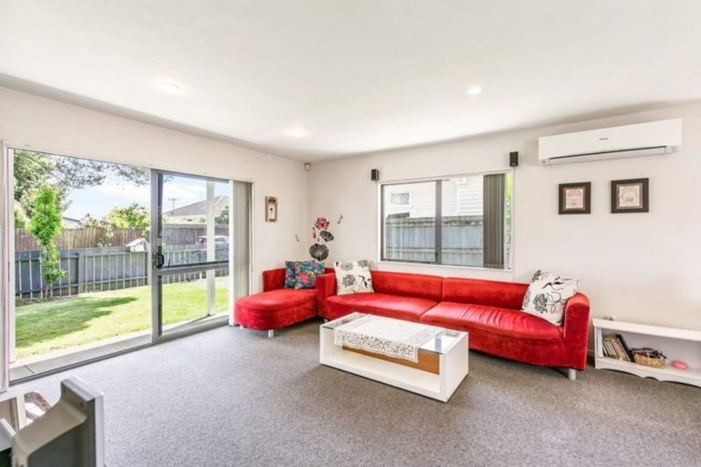 Photo of property in 2 Braeburn Place, Takanini, 2112