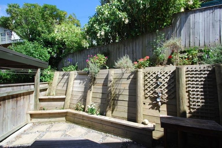 Photo of property in 8/138 Queens Drive, Lyall Bay, Wellington, 6022