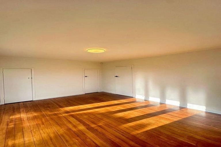 Photo of property in 479 Waitakere Road, Taupaki, Henderson, 0782