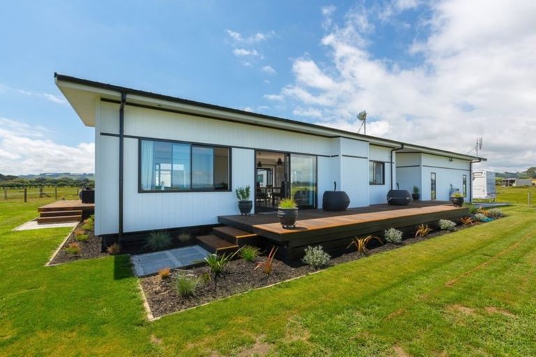 Photo of property in 71 Carrs Road, Urenui, 4377