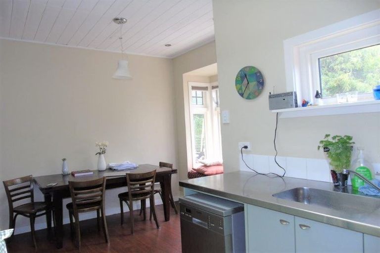 Photo of property in 12 Harland Street, Brooklyn, Wellington, 6021