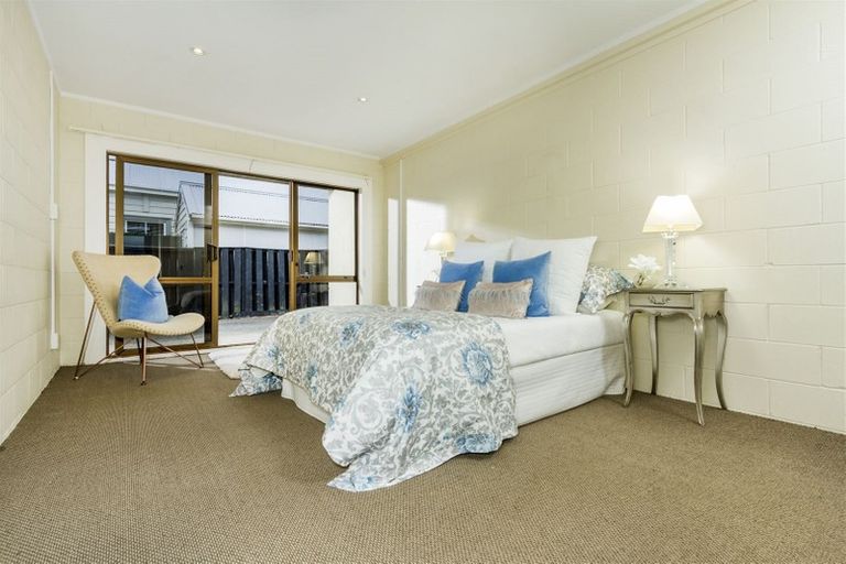 Photo of property in 2/57 Lake Road, Devonport, Auckland, 0624