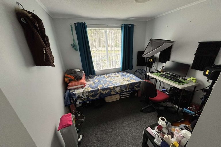 Photo of property in 72a Guadeloupe Crescent, Grenada Village, Wellington, 6037