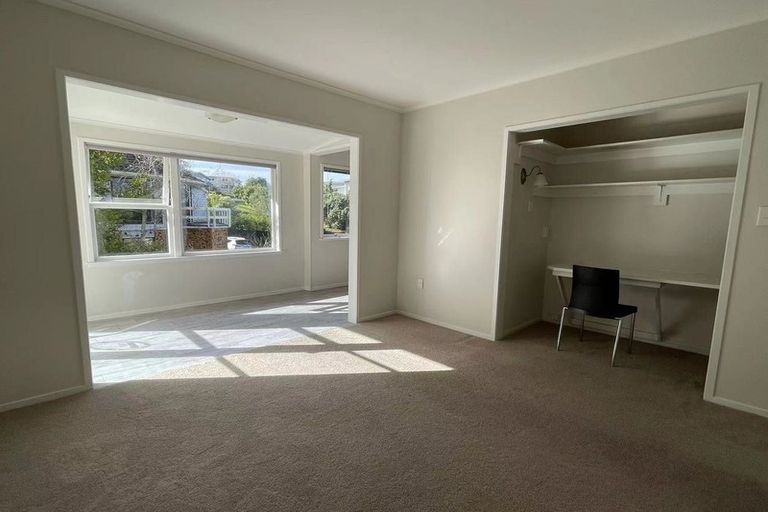 Photo of property in 54 Ravenwood Drive, Forrest Hill, Auckland, 0620