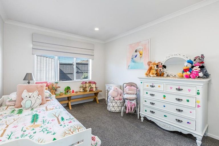 Photo of property in 32 Sunny Crescent, Huapai, Kumeu, 0810