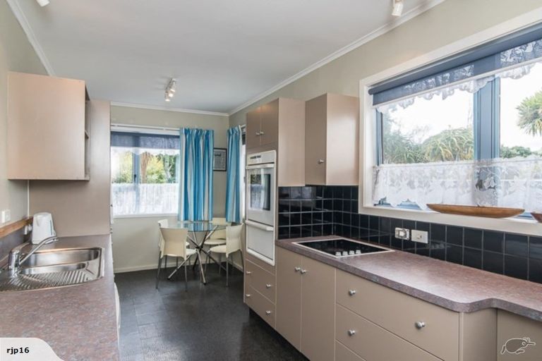 Photo of property in 320 Te Moana Road, Waikanae, 5036