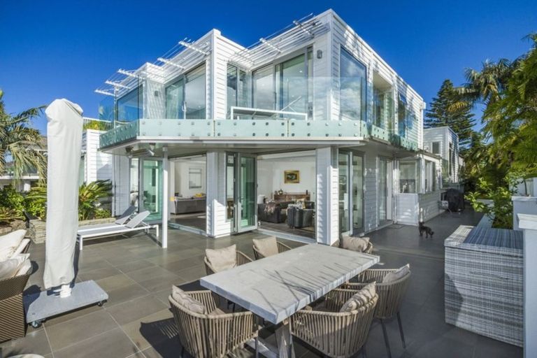 Photo of property in 31 Beach Road, Castor Bay, Auckland, 0620