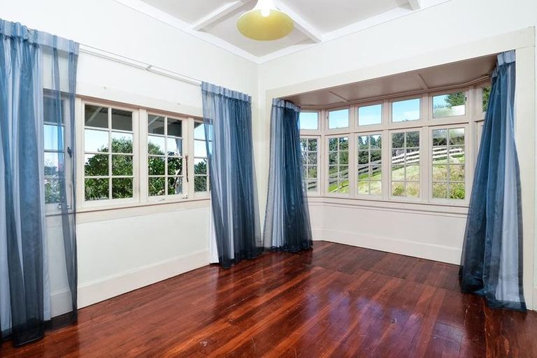 Photo of property in 344 Waitakere Road, Taupaki, Henderson, 0782