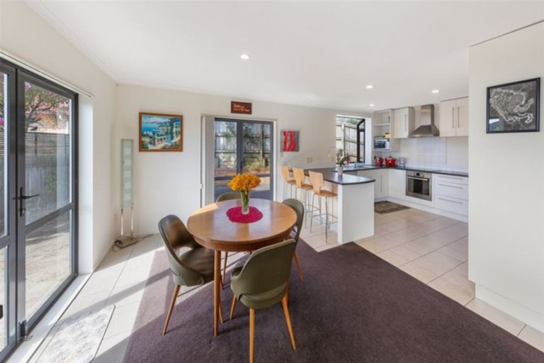 Photo of property in 12 Kathleen Reece Place, Waiuku, 2123