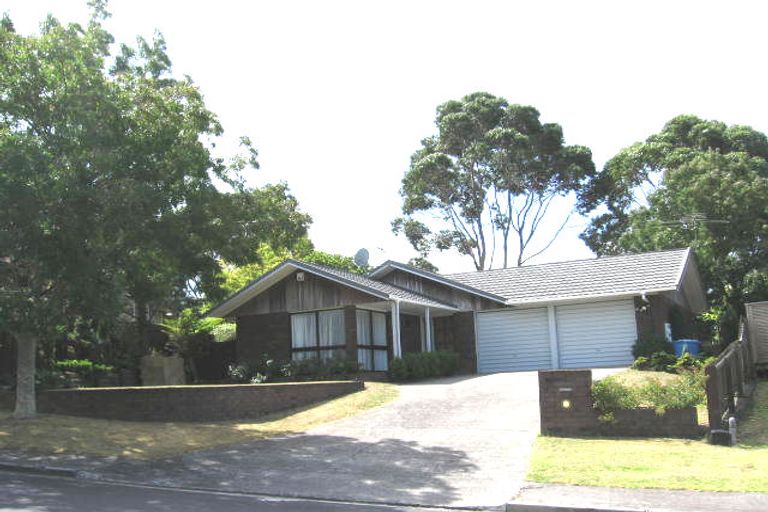 Photo of property in 25 Ronald Macken Place, Windsor Park, Auckland, 0632