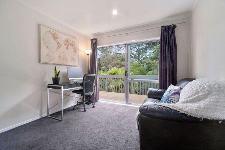 Photo of property in 23 Claverdon Drive, Massey, Auckland, 0614
