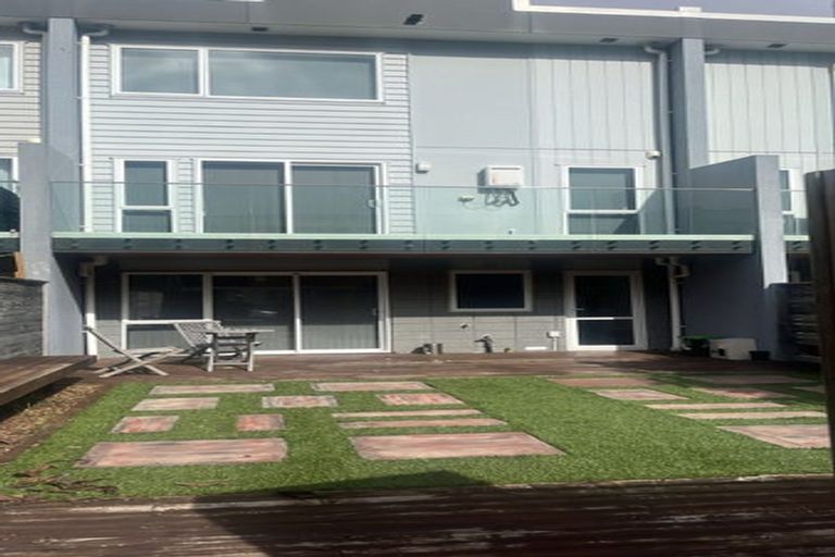 Photo of property in 75 Bordeaux Parade, Te Atatu South, Auckland, 0610